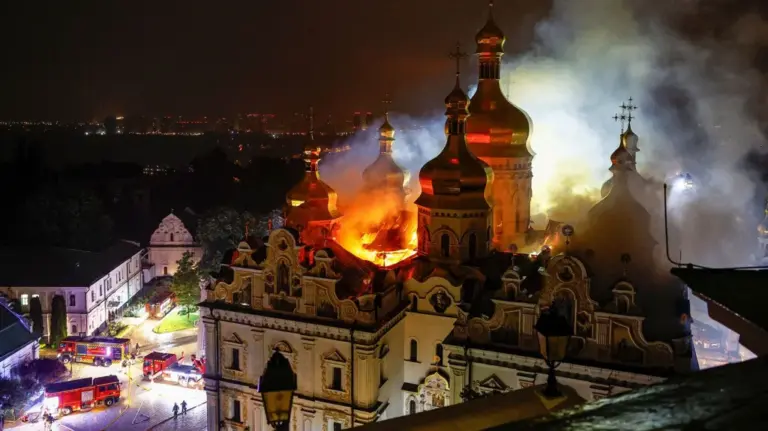 Sulmet ruse vrasin nëntë persona dhe i vënë flakën katedrales historike në Kiev