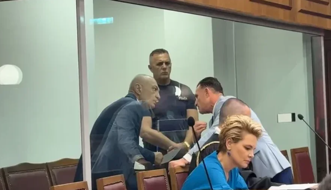  Boll se nuk duroj më  mos u merr me llafe grash   përplasje mes Kryemadhit dhe Metës në gjykatë