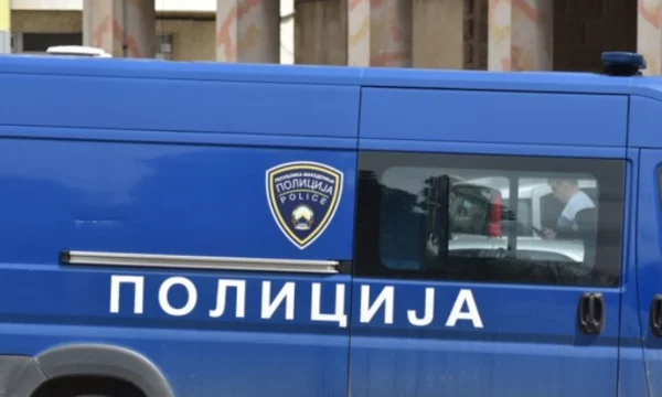 Ndalohet shoferi që goditi me veturë punëtorin nga Kina në autostradën Ohër Kërçovë