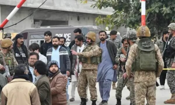 Protestat në Pakistan  Përleshjet vrasin 11 persona