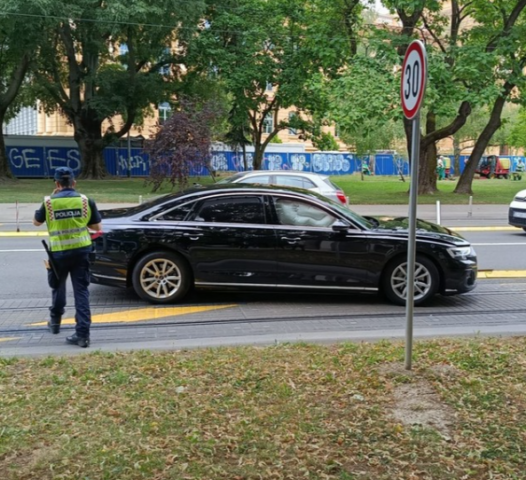 Limuzina e blinduar e kryeministrit kroat përplaset në qendër të Zagrebit