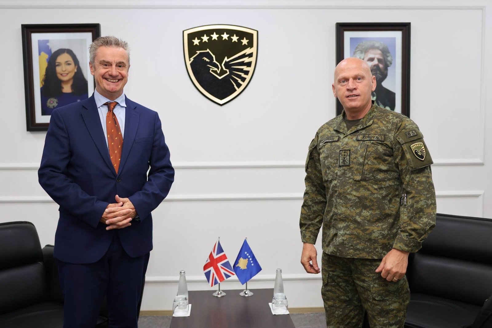 Jashari pret ambasadorin britanik  diskutohet për sigurinë dhe forcimin e bashkëpunimit me FSK në
