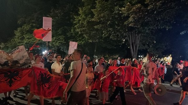  Të qëndrojmë të bashkuar   37 ditë protestë në Tiranë