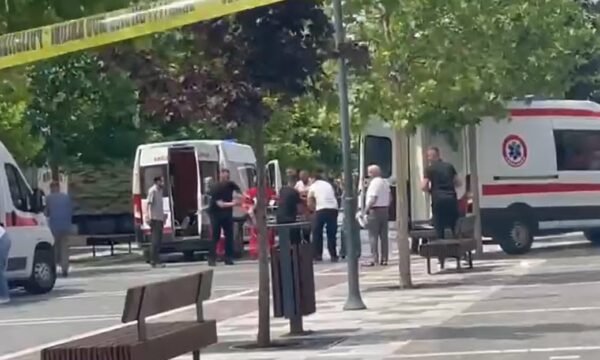 Policia  Tre të plagosur në qendër të Podujevës  dërgohen në QKUK