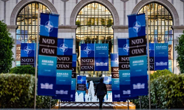 Sulmet nga Irani dhe SHBA ja kërcënojnë ta lënë në hije samitin kyç të NATO s