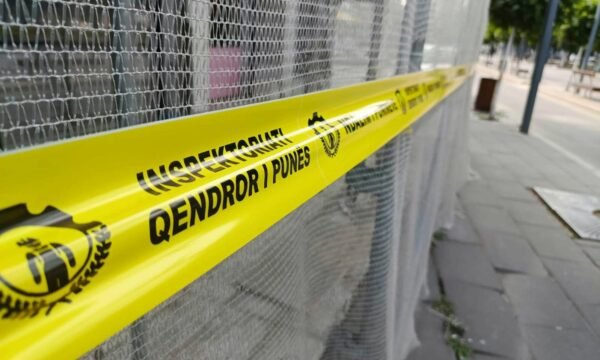 Inspektorati ndal punimet në një objekt në Obiliq pasi gjejnë shkelje që rrezikojnë sigurinë e punëtorëve
