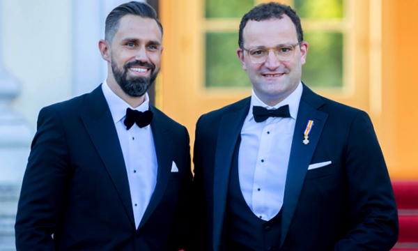 Kryetari i grupit parlamentar të CDU jep dorëheqje pas polemikave për fëmijën e lindur përmes një nëne surrogate