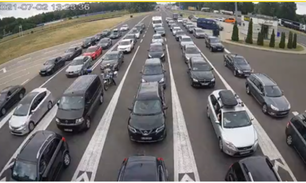 Mërgimtarët bllokohen në pikën kufitare Kroaci Serbi