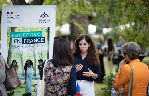 BE ja dhe shtetet anëtare të BE së  Team Europe   promovojnë mundësitë për arsimim në kuadër të Universitetit Veror Ndërkombëtar të Prishtinës