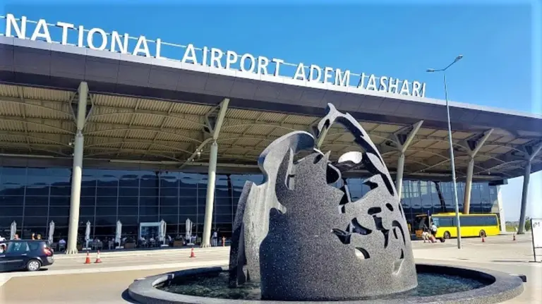 Gjatë kontrollit në Aeroportin e Prishtinës  një gruaje i gjenden fishekë në valixhe