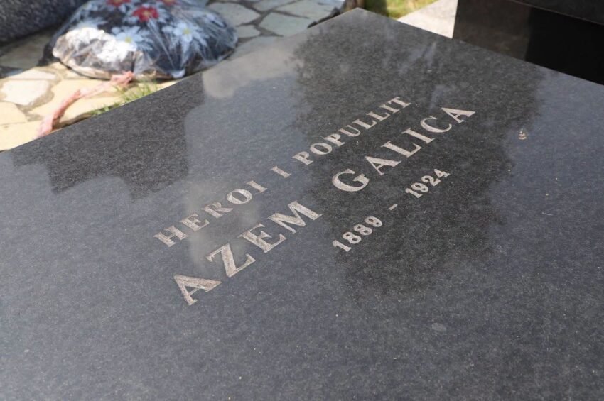 Përkujtohet 102 vjetori i Rezistencës së Arbërisë së Vogël  nën udhëheqjen e Azem dhe Shotë Galicës