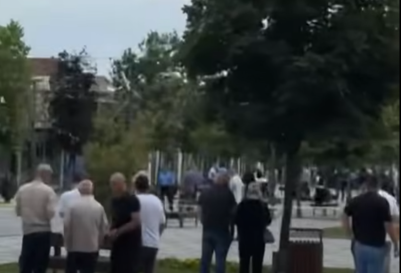 Publikohen pamje nga vendi i ngjarjes