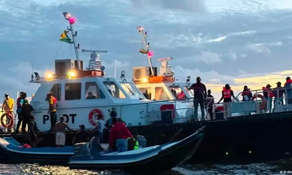 Tragjedi në Guajanë  Dhjetëra persona dyshohen të vdekur pas përmbysjes së tragetit