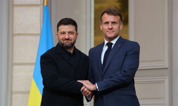 Macron njofton marrëveshjen me Ukrainën për blerjen e 16 avionëve luftarakë Rafale dhe sistemit SAMP T
