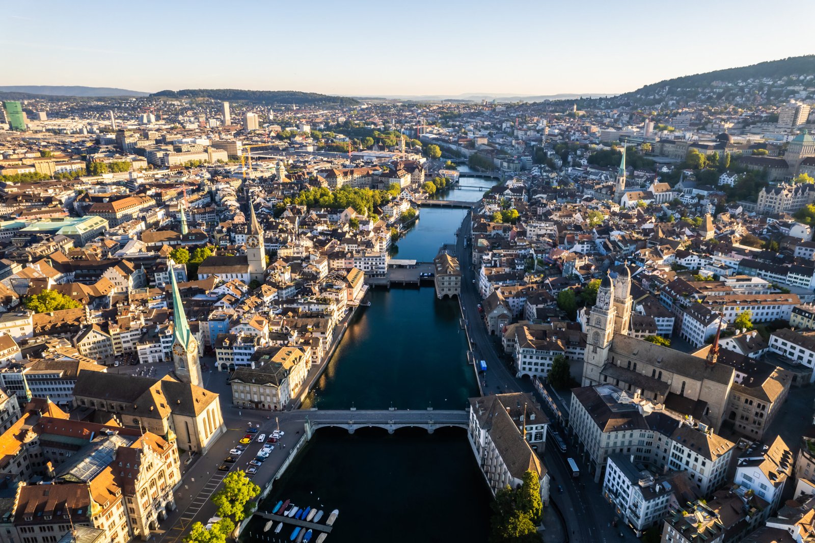 zgjidhni-prishtinaticket-per-udhetimin-tuaj-mes-zürich-ut-dhe-prishtine