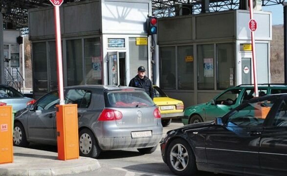 Maqedonia e Veriut aktivizon  Safe City   Të huajt me targa të huaja mund t i paguajnë gjobat online
