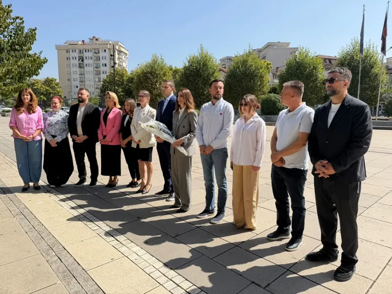 PDK bën homazhe te Memoriali i Personave të Zhdukur me Dhunë  Kosova nuk do të pushojë së kërkuari të vërtetën