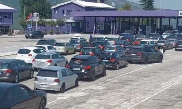 Mbi 200 mijë hyrje nga Kosova në Shqipëri përmes Morinës këtë javë