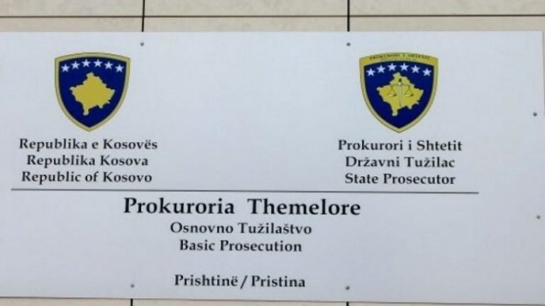 Prokuroria ndalon dy persona për lëndim të rëndë trupor  armëmbajtje pa leje dhe kanosje