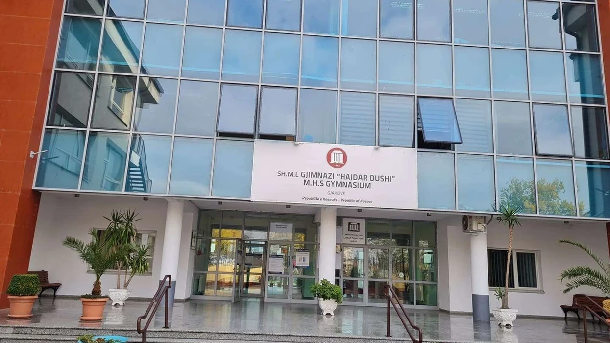  Kontrollimi i çantave dhe ndalimi i celularëve   Gjakova me shkallën më të lartë të sigurisë në shkolla sipas ZKA së