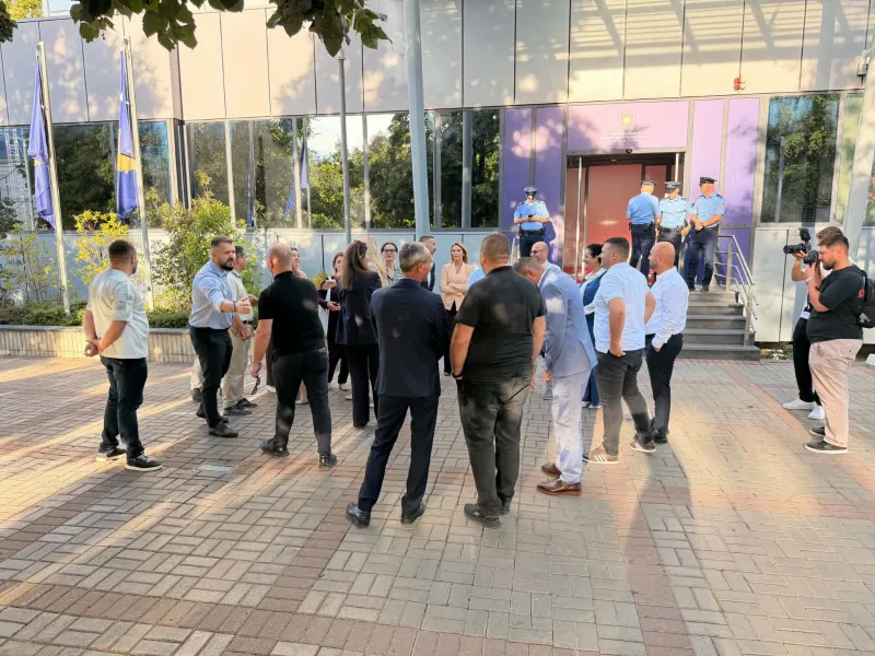 PDK e Aleanca vazhdojnë aksionin para Qeverisë