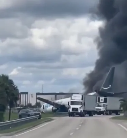 Pesë të vdekur  pesë të lënduar pasi avioni transportues i Amazon doli nga pista në Miami