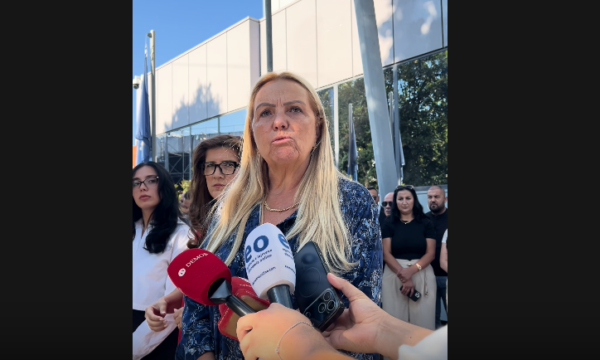 Kadrijaj  Nxënësit pa libra  spitalet pa barna   Albin Kurti po e shkakton këtë bllokadë