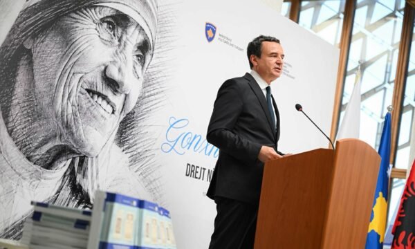 Kurti në përvjetorin e vdekjes së Nënës Terezë  Ishte grua e madhe  ajo u shndërrua në urë jo në mur