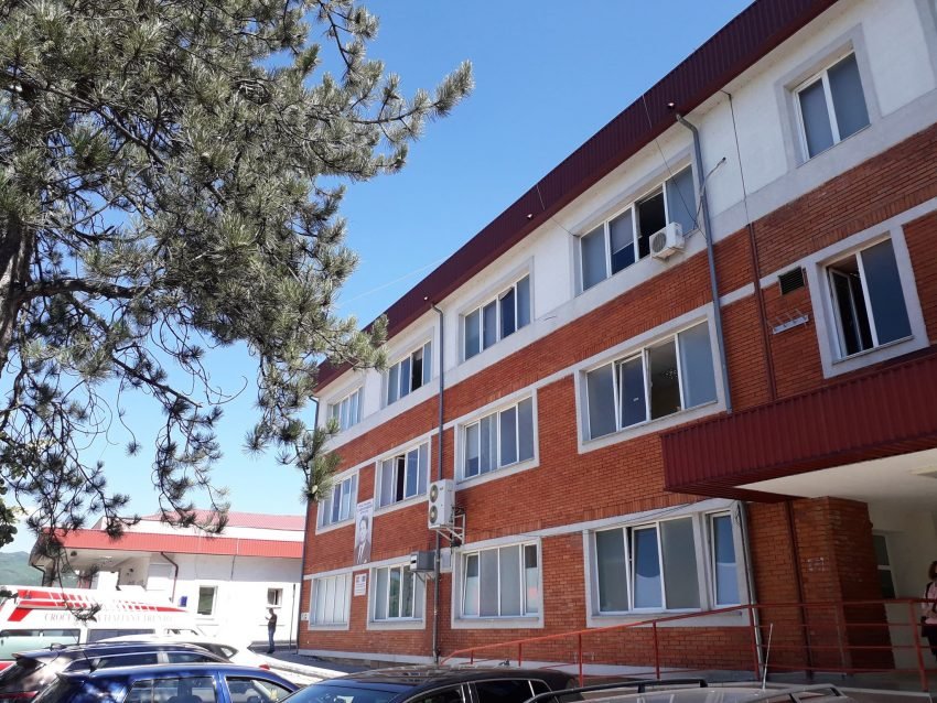 Spitali i Mitrovicës jep kontratë mbi 59 mijë euro për pajisje mjekësore