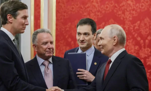 Të dërguarit e Trumpit takohen me Putinin  në fokus përfundimi i luftës në Ukrainë
