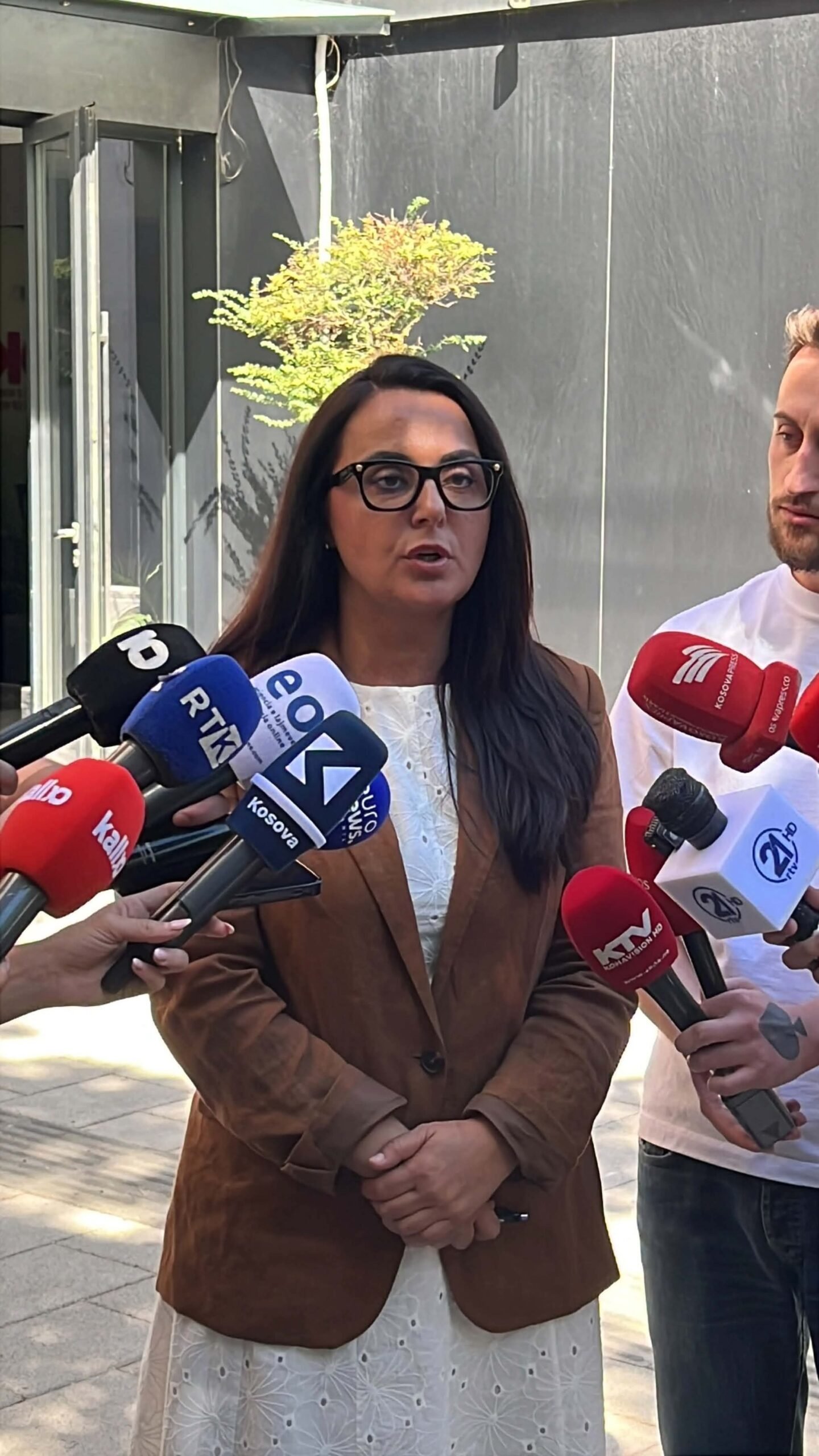 Lushaku  Të gjithë deputetët e LDK së do të marrin pjesë në seancën e 9 shtatorit