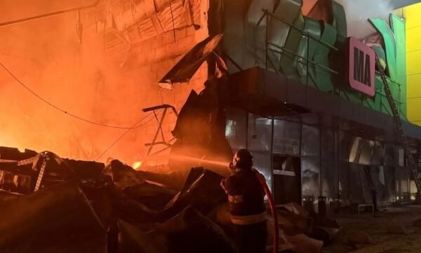 Sulmet ruse godasin Kievin  një i vrarë dhe 10 të plagosur  Zelensky  Janë shënjestruar zona civile