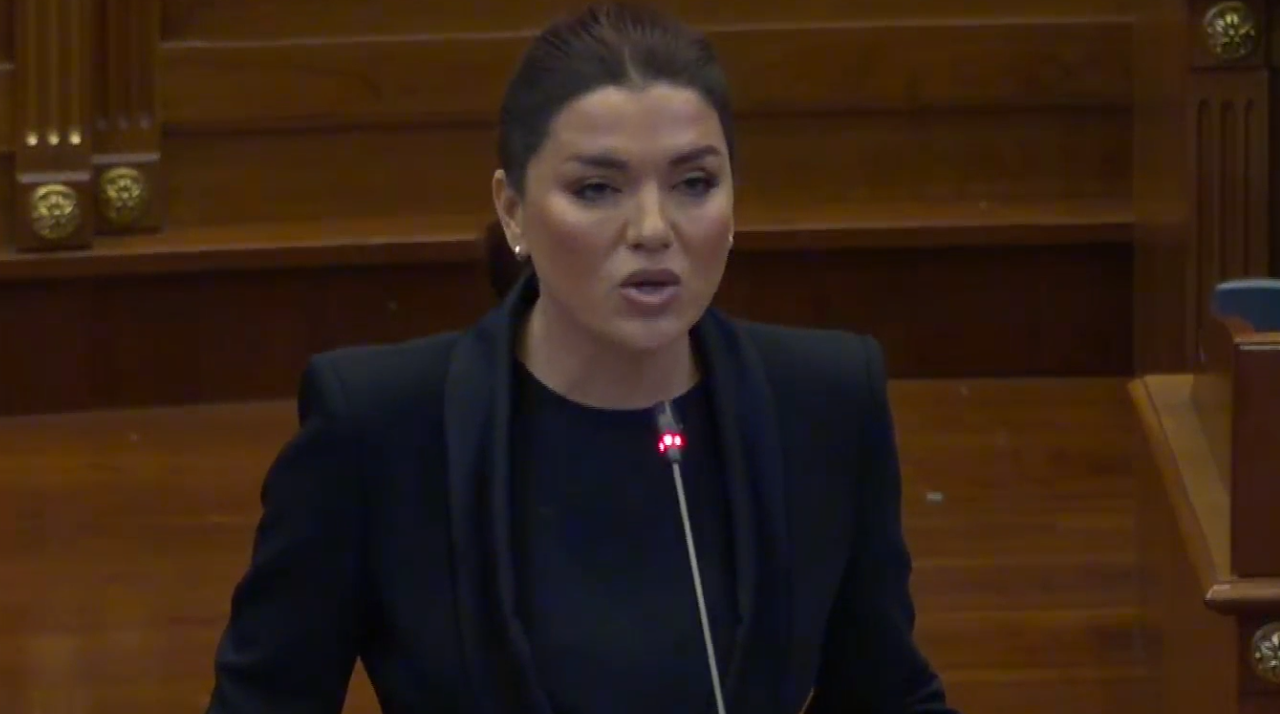 Edona Llalloshi  shpërthen  në lot për Arlinda Zekajn  Kush ka arsye të flasë pos meje   kushërira ime u vra para 18 viteve